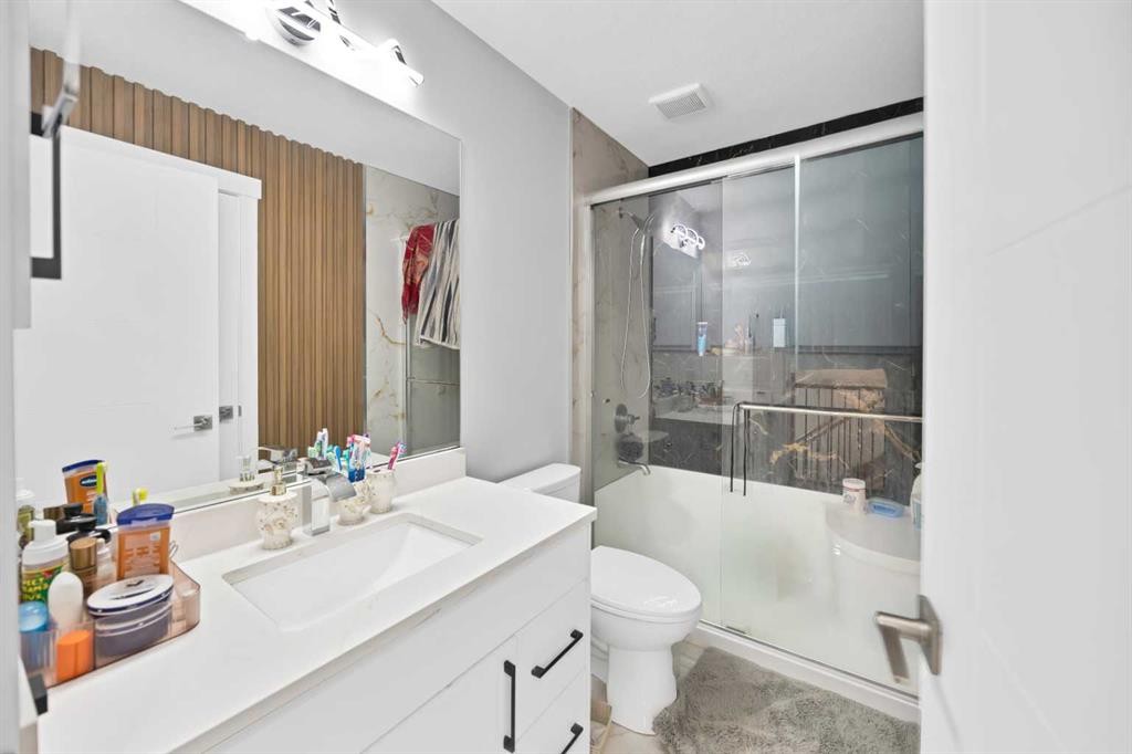 100 San Diego Green Ne, Calgary, AB - Indoor Photo Showing Bathroom