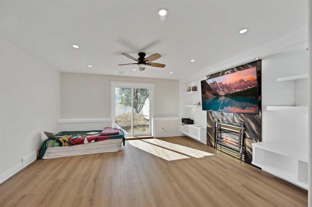 100 San Diego Green Ne, Calgary, AB - Indoor Photo Showing Bedroom