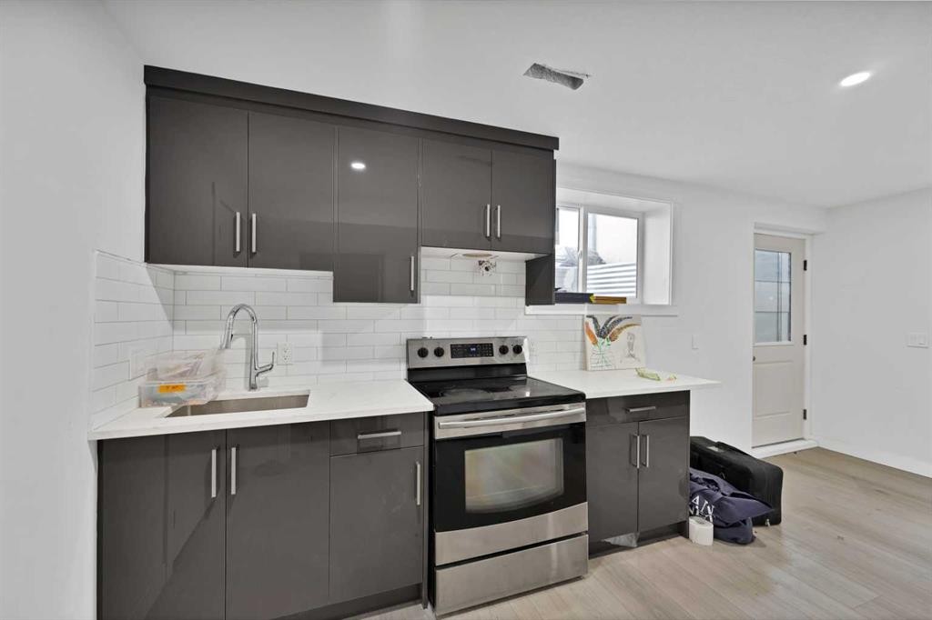100 San Diego Green Ne, Calgary, AB - Indoor Photo Showing Kitchen With Stainless Steel Kitchen