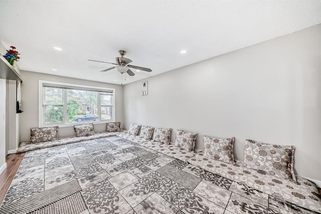 116 Pineson Place Ne, Calgary, AB - Indoor Photo Showing Bedroom