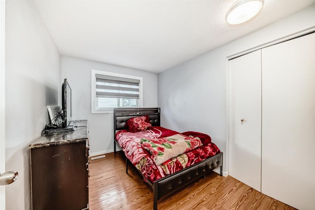116 Pineson Place Ne, Calgary, AB - Indoor Photo Showing Bedroom
