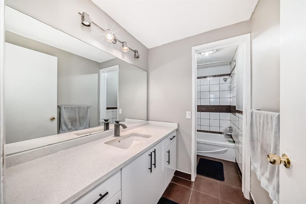 116 Pineson Place Ne, Calgary, AB - Indoor Photo Showing Bathroom
