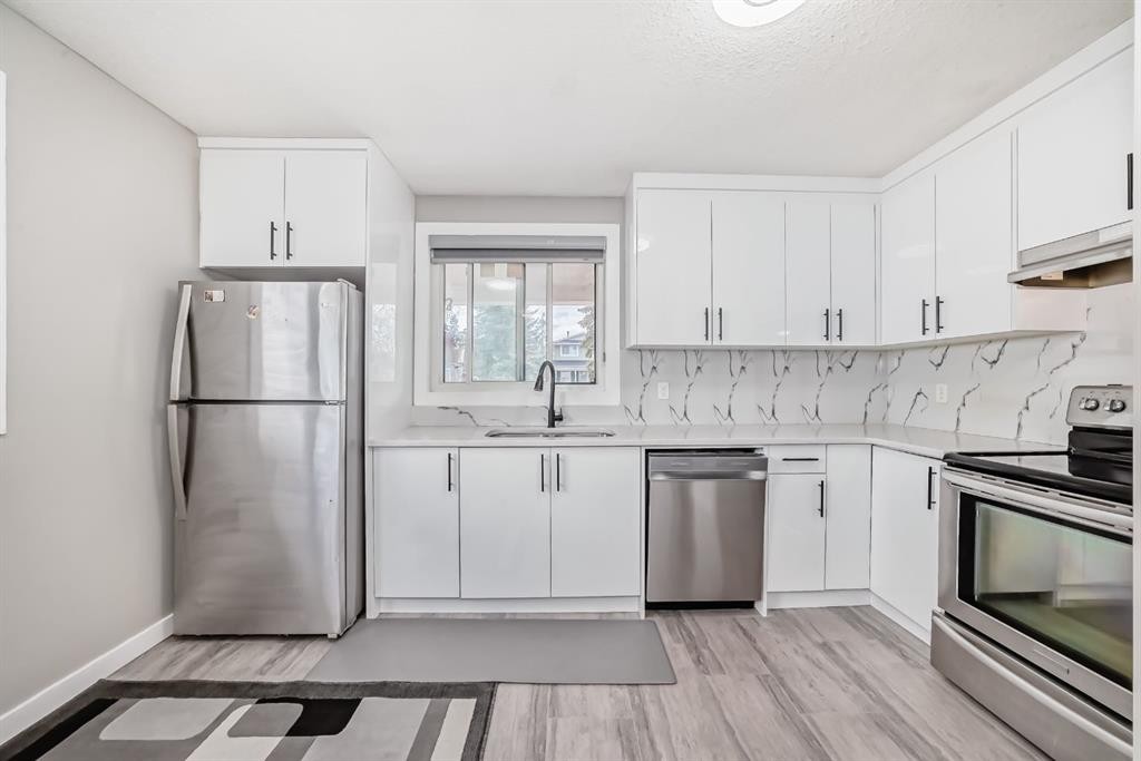 116 Pineson Place Ne, Calgary, AB - Indoor Photo Showing Kitchen With Stainless Steel Kitchen
