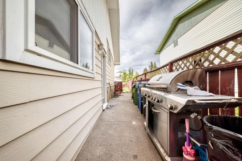116 Pineson Place Ne, Calgary, AB - With Exterior