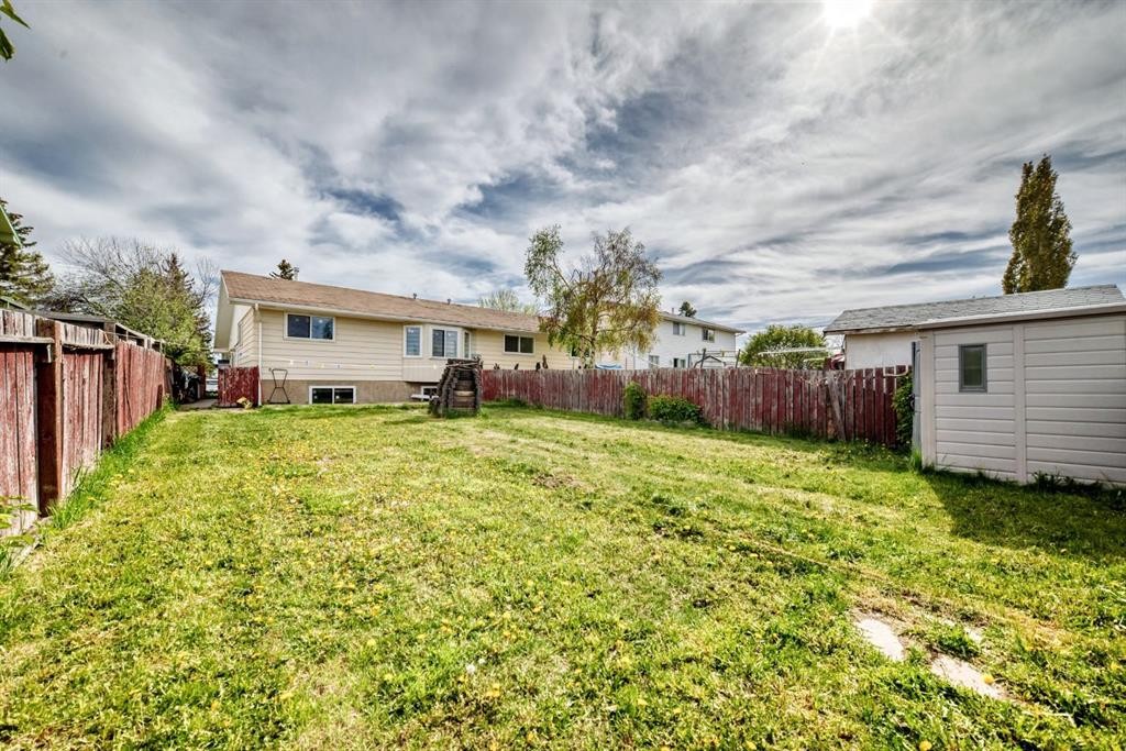 116 Pineson Place Ne, Calgary, AB - Outdoor