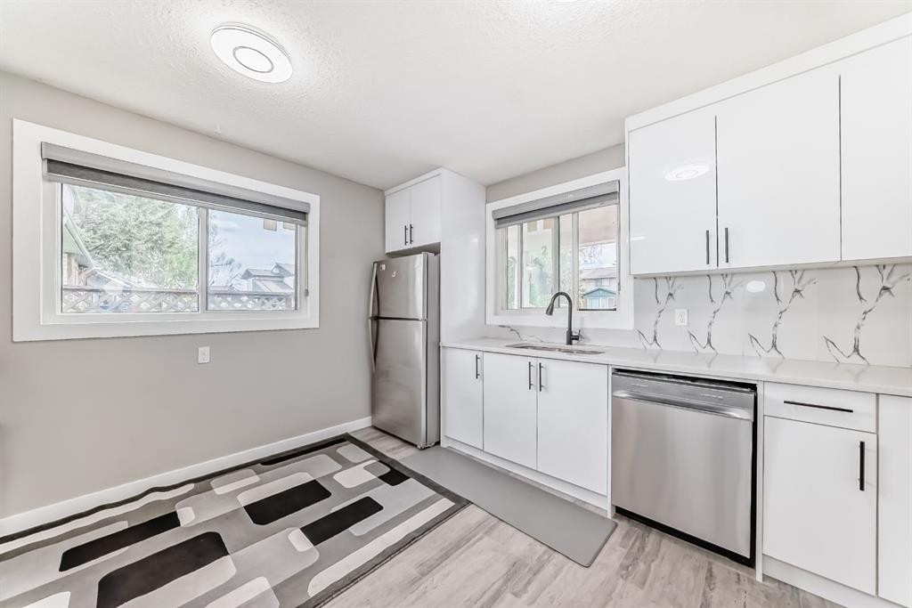 116 Pineson Place Ne, Calgary, AB - Indoor Photo Showing Kitchen With Stainless Steel Kitchen