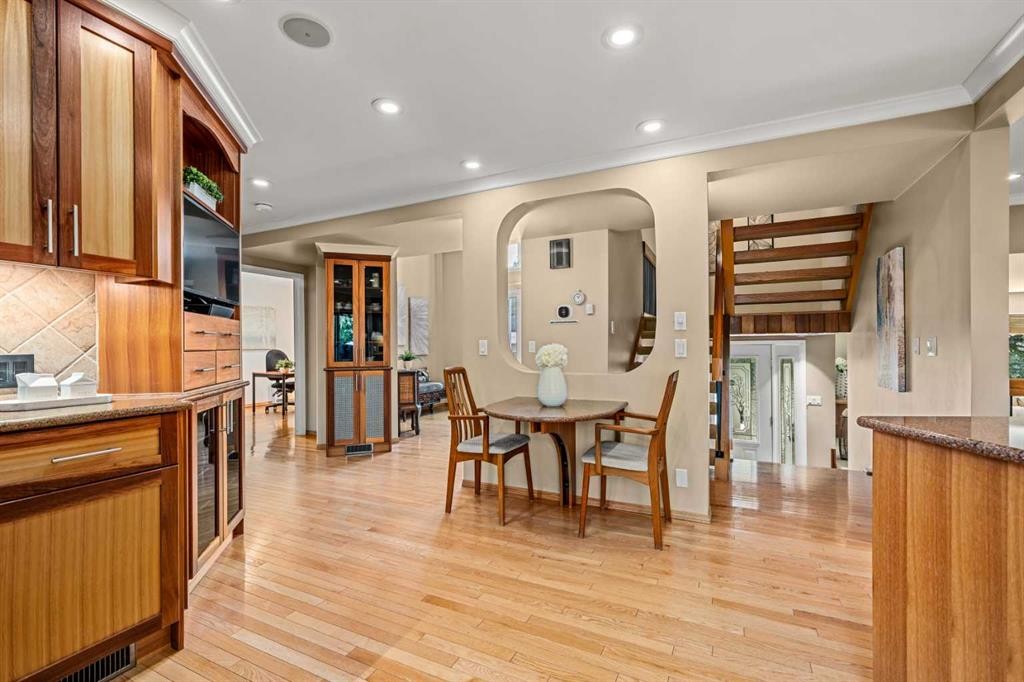 8 Varsplain Place Nw, Calgary, AB