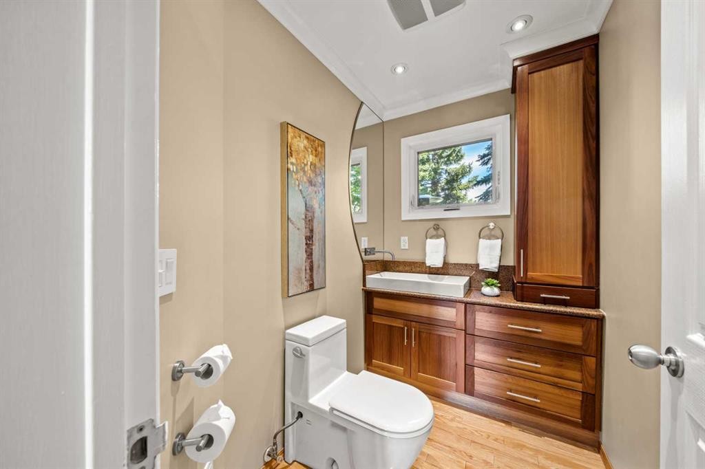 8 Varsplain Place Nw, Calgary, AB