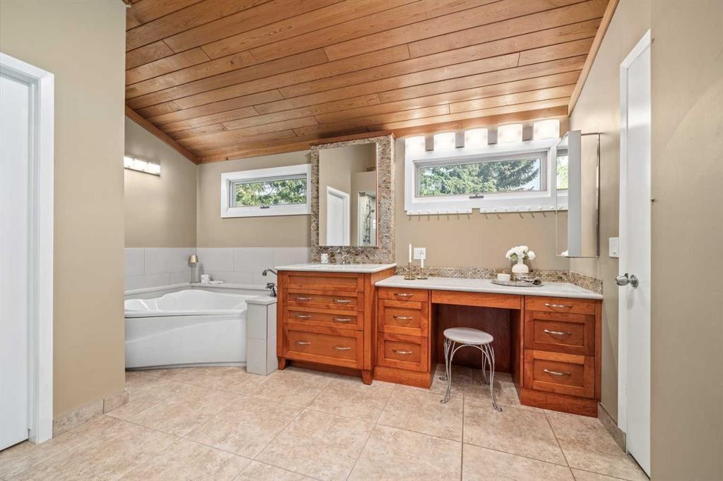 8 Varsplain Place Nw, Calgary, AB