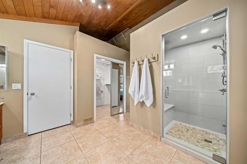8 Varsplain Place Nw, Calgary, AB
