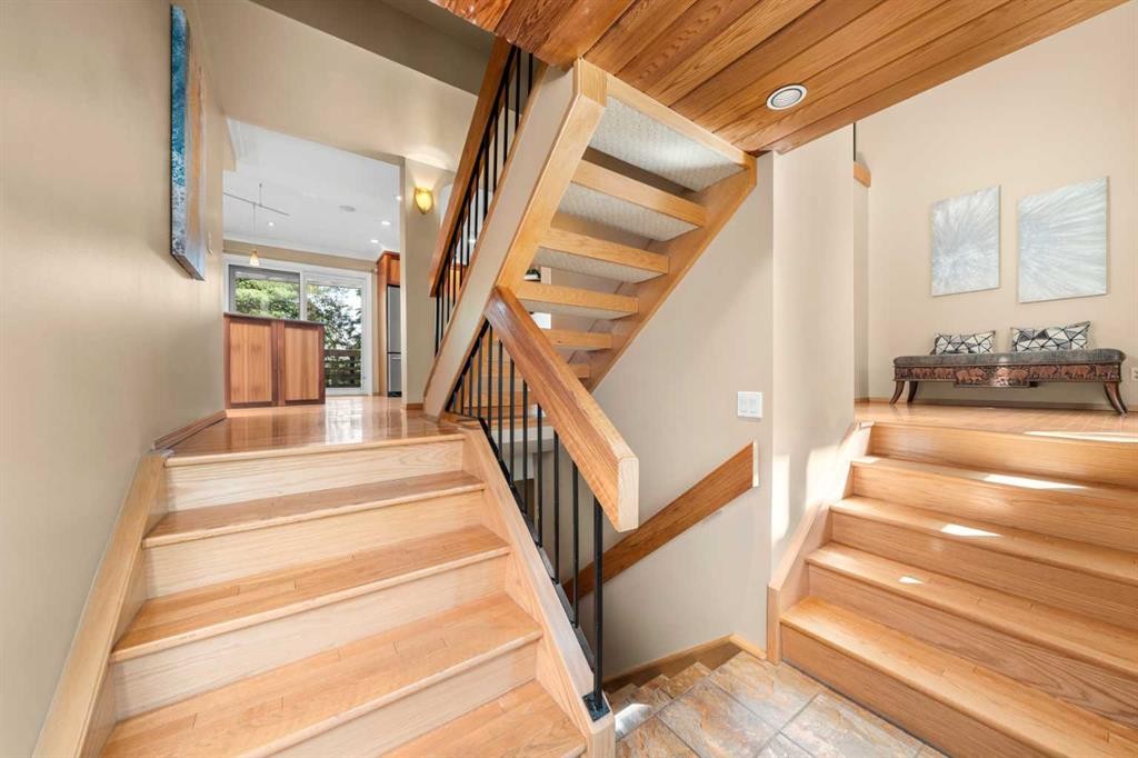 8 Varsplain Place Nw, Calgary, AB