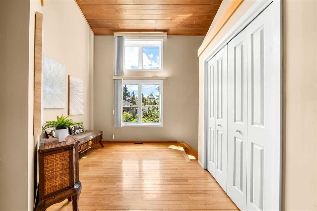 8 Varsplain Place Nw, Calgary, AB