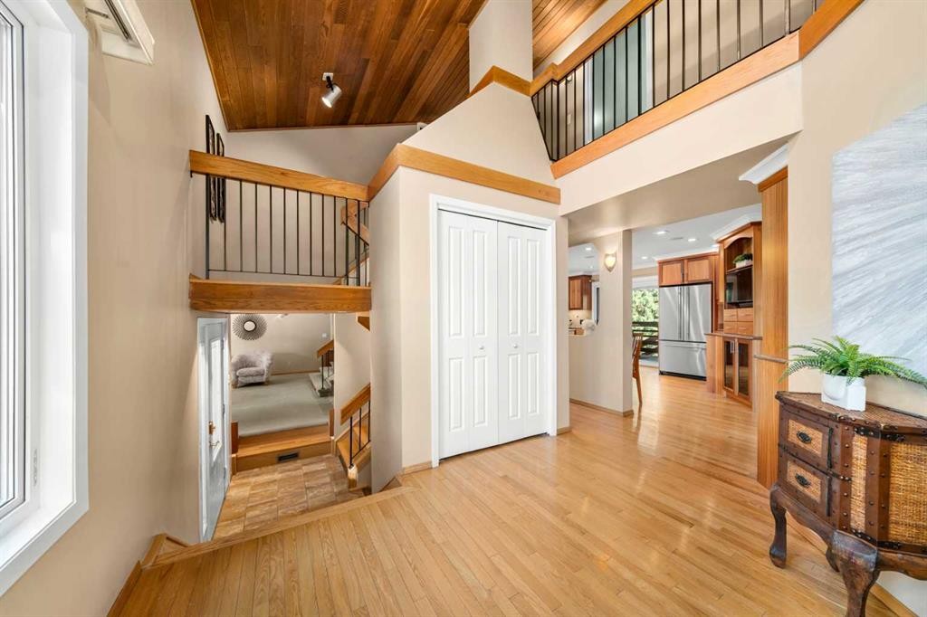 8 Varsplain Place Nw, Calgary, AB