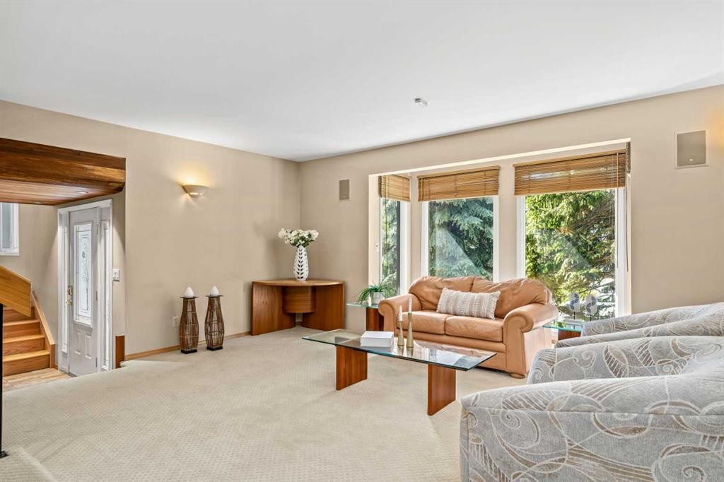 8 Varsplain Place Nw, Calgary, AB
