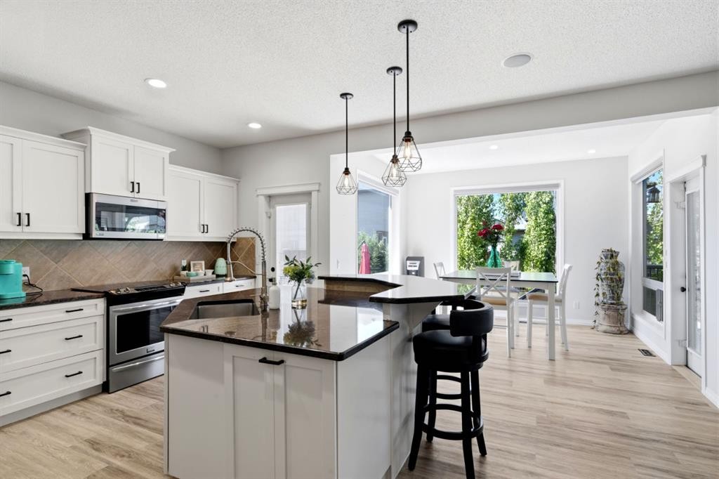 212 Willowmere Close, Chestermere, AB - Indoor Photo Showing Kitchen With Stainless Steel Kitchen With Upgraded Kitchen