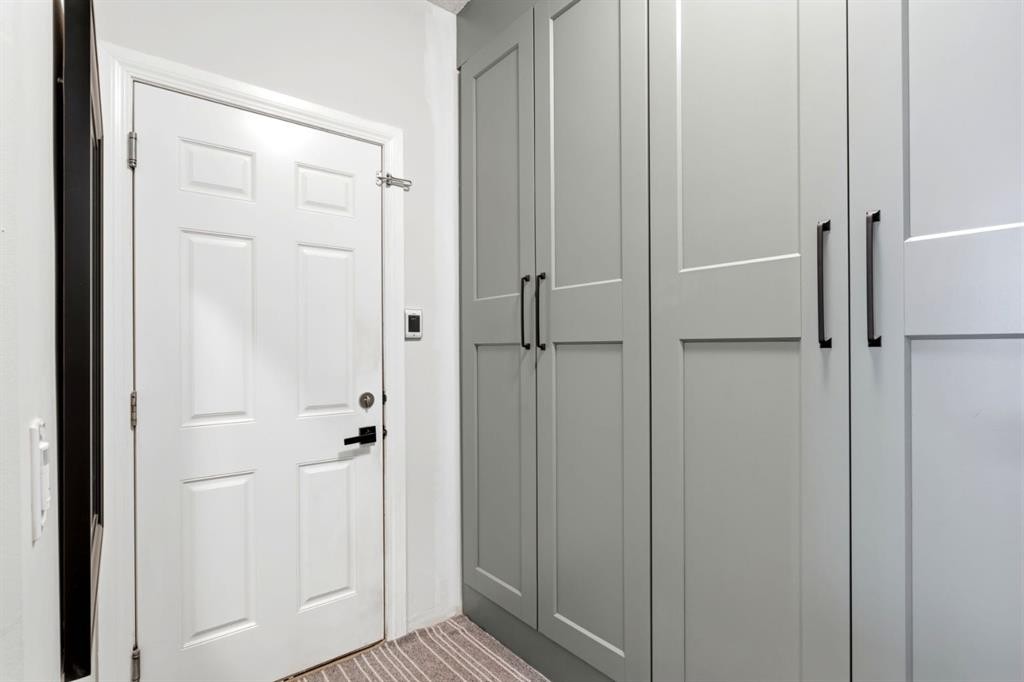 212 Willowmere Close, Chestermere, AB - Indoor Photo Showing Other Room