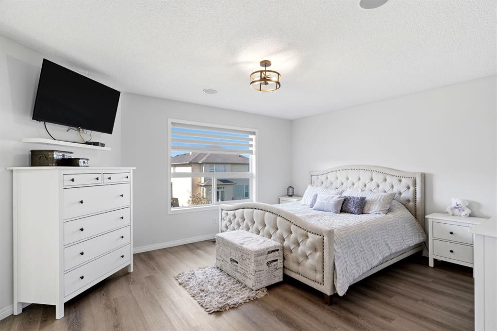 212 Willowmere Close, Chestermere, AB - Indoor Photo Showing Bedroom