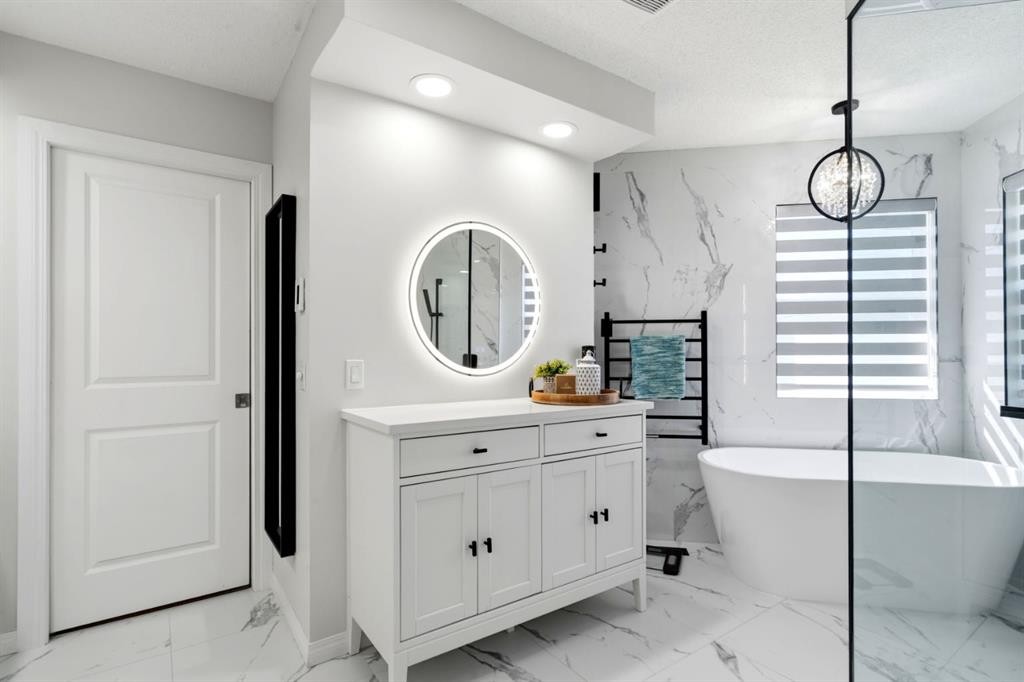 212 Willowmere Close, Chestermere, AB - Indoor Photo Showing Other Room