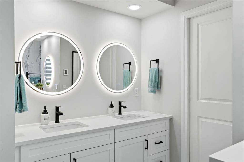 212 Willowmere Close, Chestermere, AB - Indoor Photo Showing Bathroom