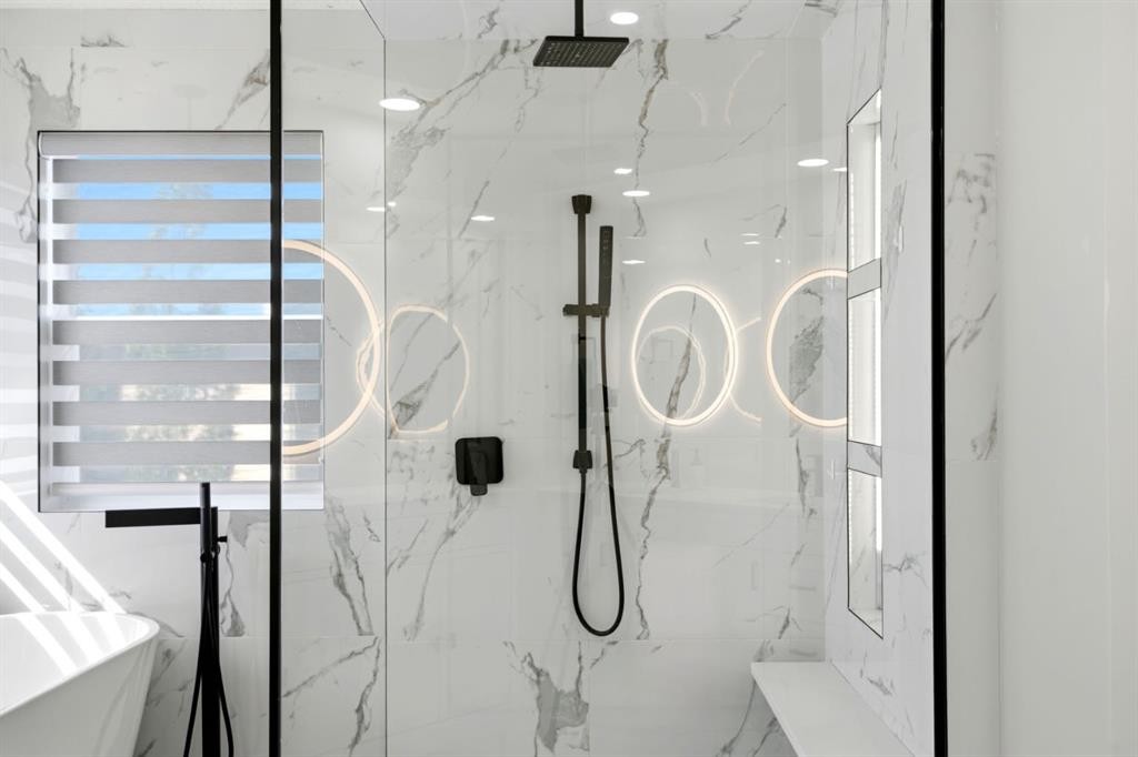 212 Willowmere Close, Chestermere, AB - Indoor Photo Showing Bathroom