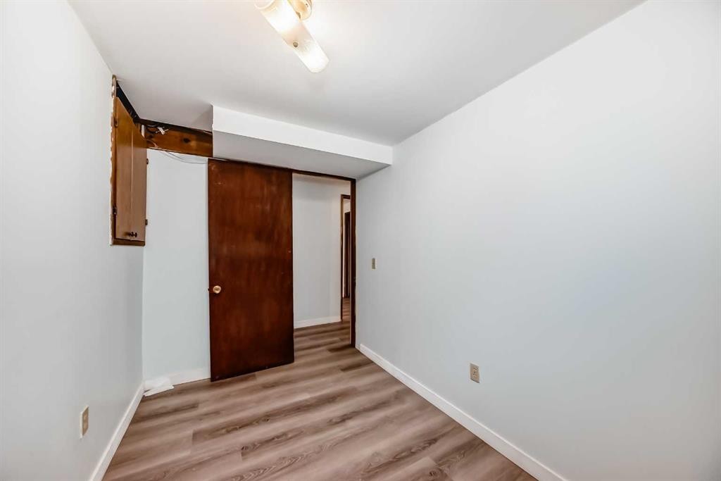 703 58 Street Se, Calgary, AB - Indoor Photo Showing Other Room