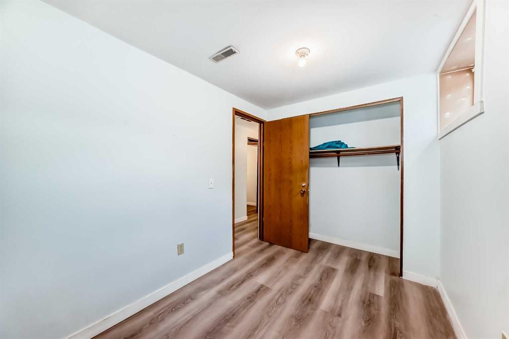 703 58 Street Se, Calgary, AB - Indoor Photo Showing Other Room
