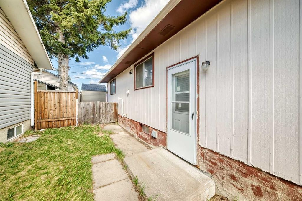 703 58 Street Se, Calgary, AB - Outdoor With Exterior