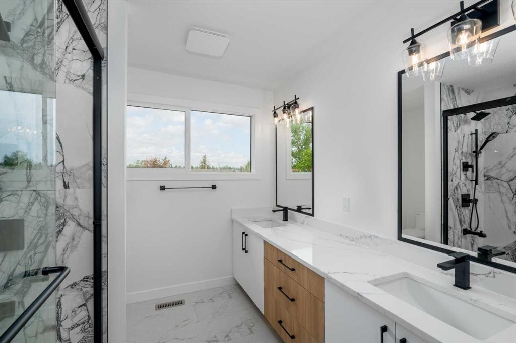 312 Queensland Road Se, Calgary, AB - Indoor Photo Showing Bathroom
