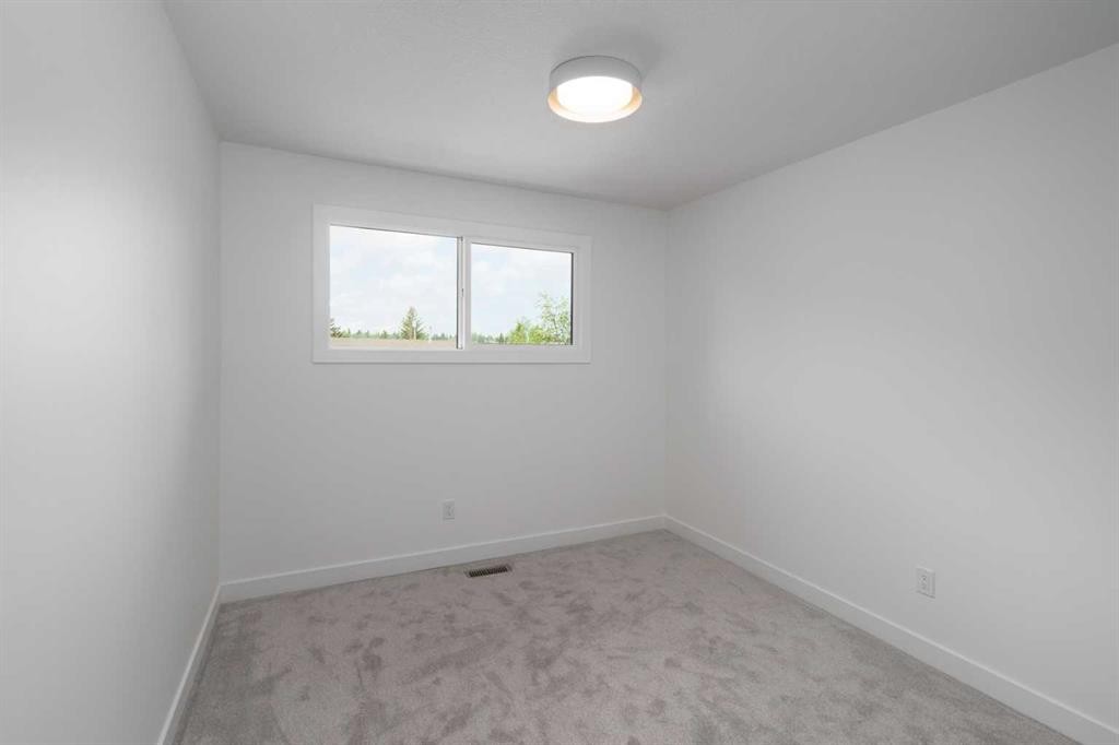 312 Queensland Road Se, Calgary, AB - Indoor Photo Showing Other Room