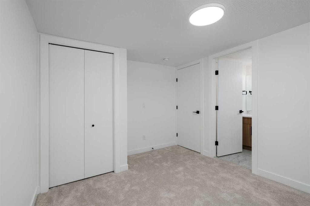 312 Queensland Road Se, Calgary, AB - Indoor Photo Showing Other Room