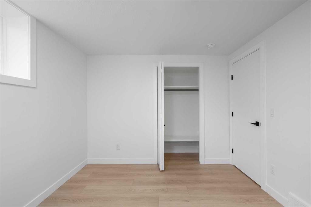 312 Queensland Road Se, Calgary, AB - Indoor Photo Showing Other Room