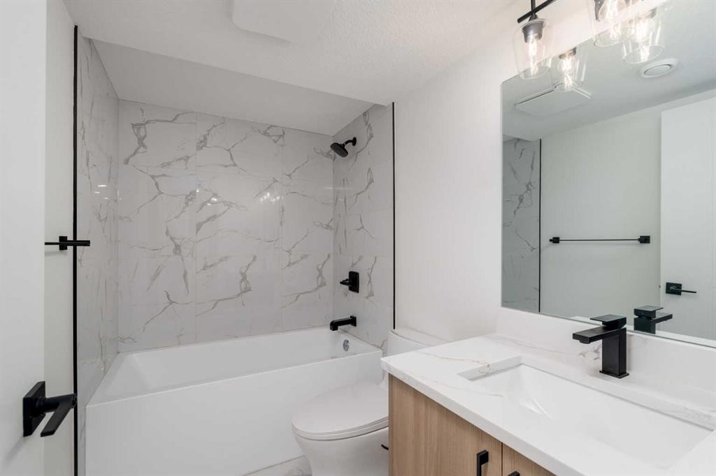 312 Queensland Road Se, Calgary, AB - Indoor Photo Showing Bathroom
