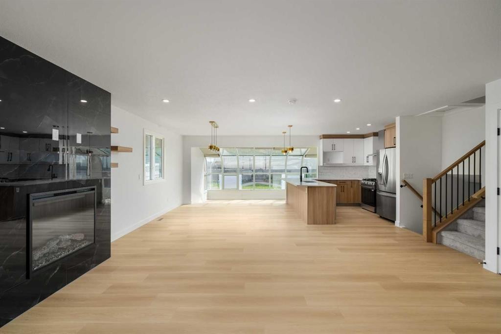 312 Queensland Road Se, Calgary, AB - Indoor