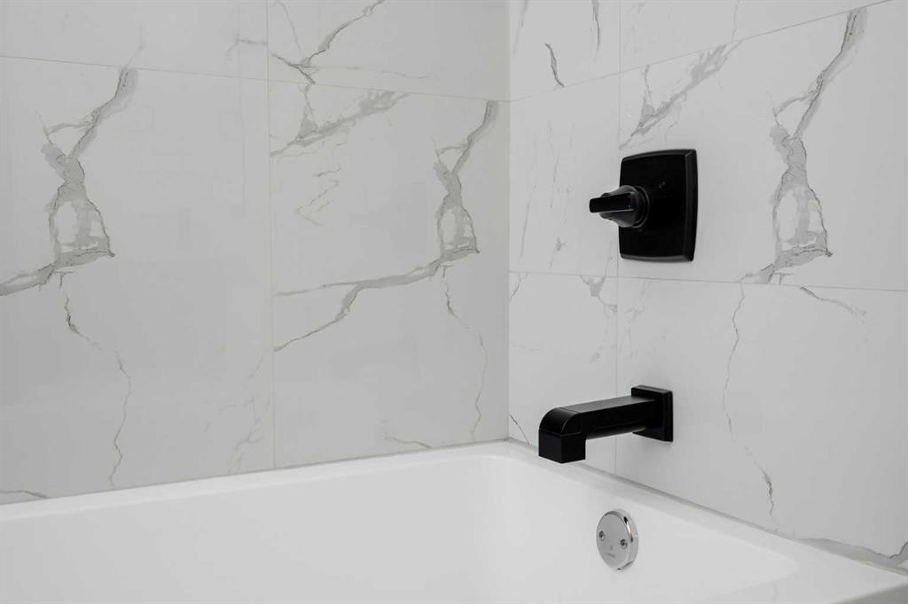 312 Queensland Road Se, Calgary, AB - Indoor Photo Showing Bathroom