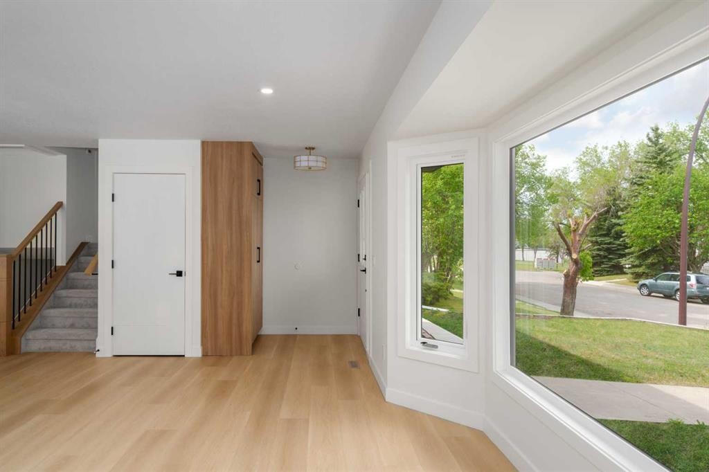 312 Queensland Road Se, Calgary, AB - Indoor Photo Showing Other Room