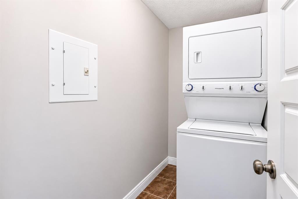 111-207 Sunset Drive, Cochrane, AB