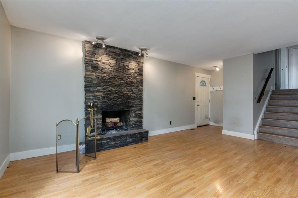 3 Berwick Close Nw, Calgary, AB - Indoor Photo Showing Living Room With Fireplace