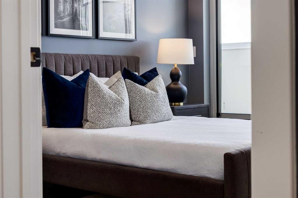715-8445 Broadcast Avenue Sw, Calgary, AB - Indoor Photo Showing Bedroom