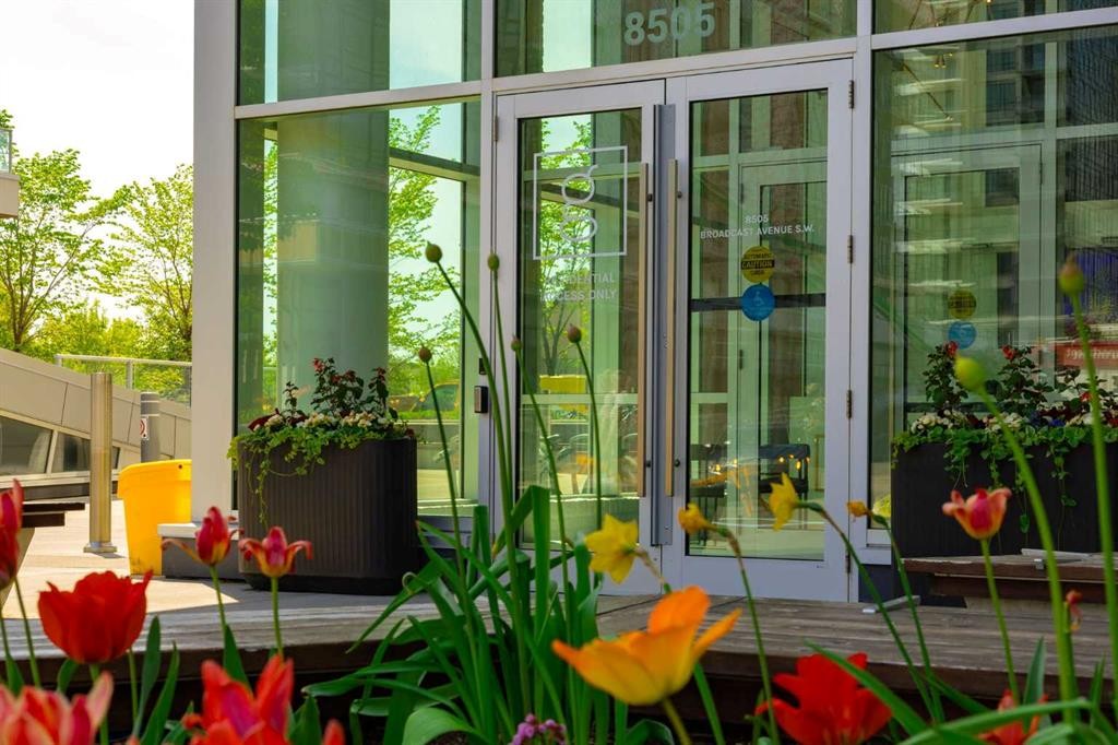 715-8445 Broadcast Avenue Sw, Calgary, AB - Outdoor