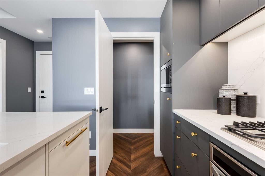 715-8445 Broadcast Avenue Sw, Calgary, AB - Indoor Photo Showing Kitchen