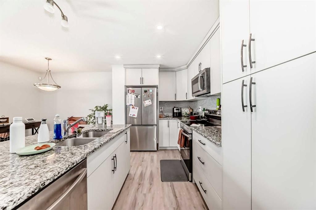 1387 148 Avenue Nw, Calgary, AB - Indoor Photo Showing Kitchen With Double Sink With Upgraded Kitchen