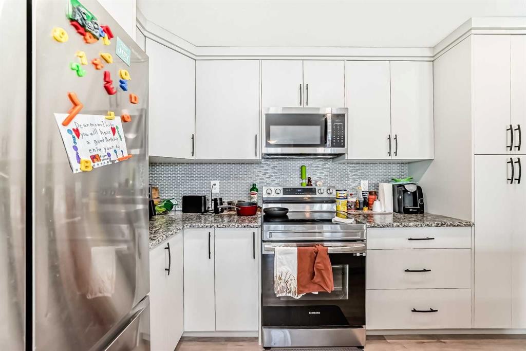 1387 148 Avenue Nw, Calgary, AB - Indoor Photo Showing Kitchen With Upgraded Kitchen