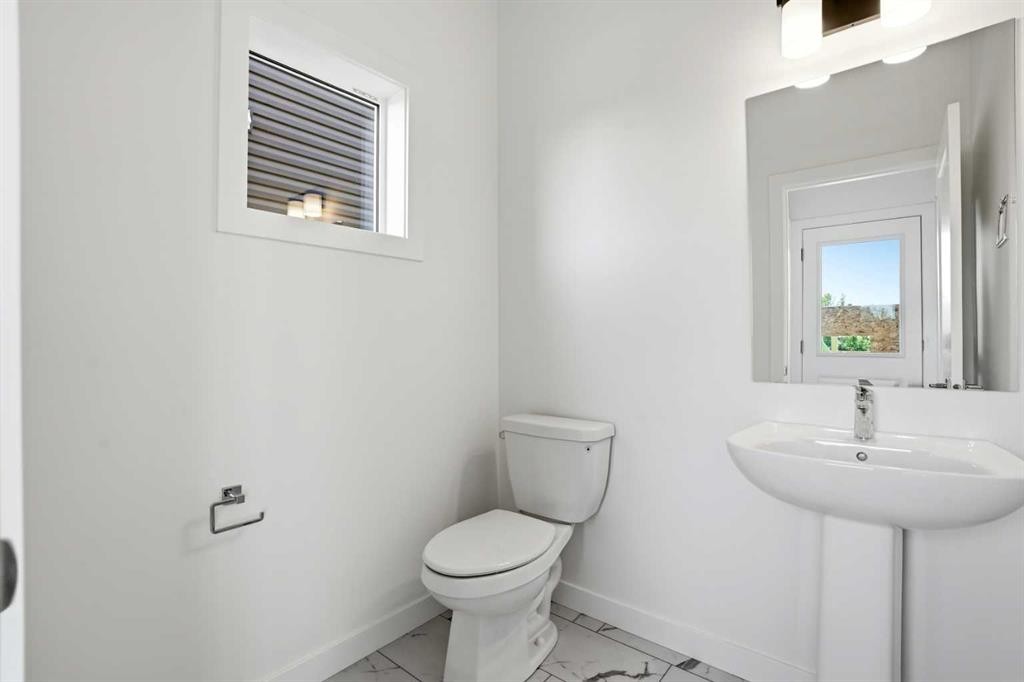 9993 Huxbury Drive Ne, Calgary, AB - Indoor Photo Showing Bathroom