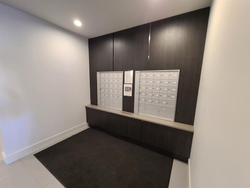 306-317 22 Avenue Sw, Calgary, AB - Indoor Photo Showing Other Room