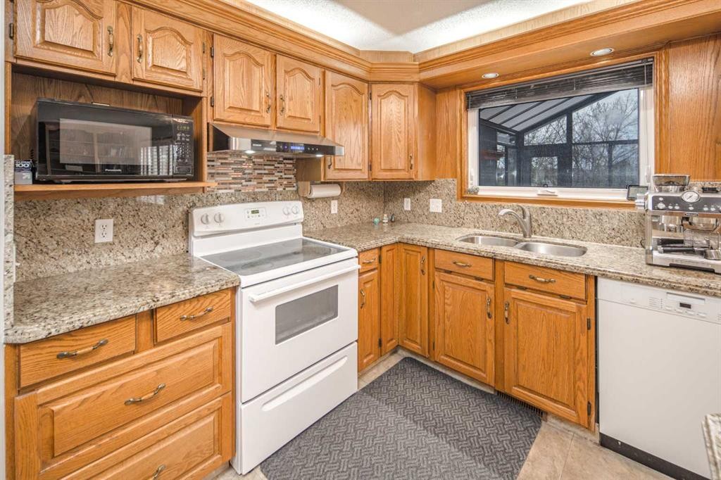 37 Arbour Summit Close Nw, Calgary, AB - Indoor Photo Showing Kitchen With Double Sink