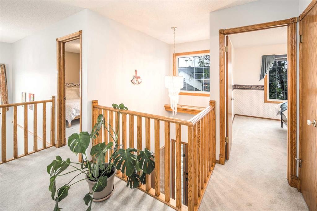 37 Arbour Summit Close Nw, Calgary, AB - Indoor Photo Showing Other Room