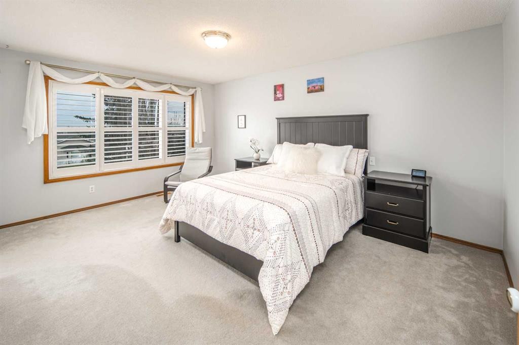 37 Arbour Summit Close Nw, Calgary, AB - Indoor Photo Showing Bedroom
