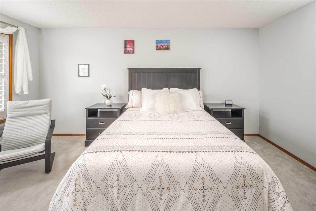 37 Arbour Summit Close Nw, Calgary, AB - Indoor Photo Showing Bedroom