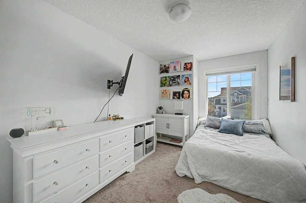 44 Auburn Glen Close Se, Calgary, AB - Indoor Photo Showing Bedroom