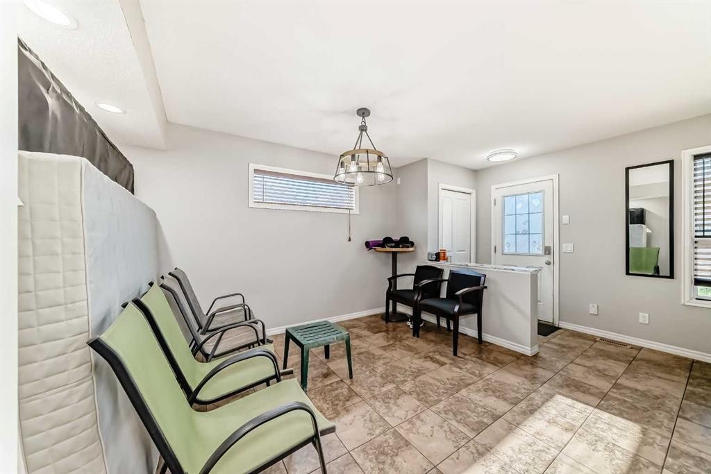 16 Skyview Springs Road Ne, Calgary, AB - Indoor Photo Showing Other Room